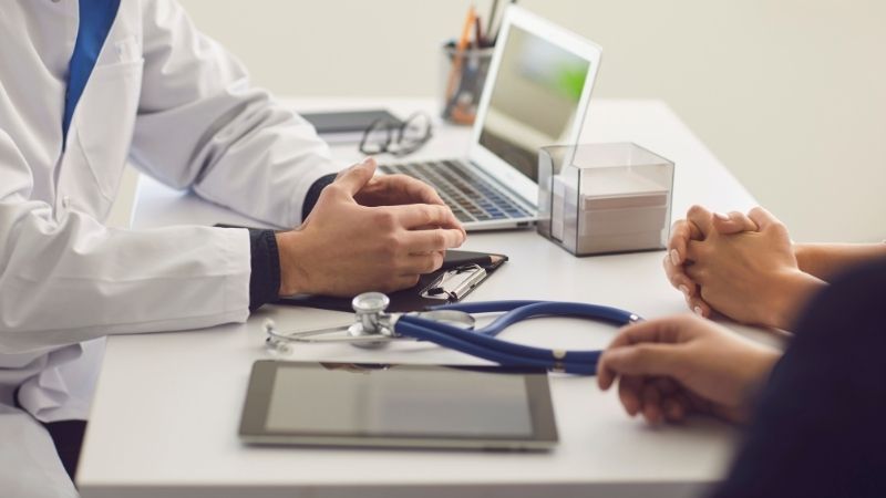 Nếu bạn nhận thấy bản thân hay quên hoặc có sự suy giảm trí nhớ thì có thể trao đổi ngay với bác sĩ