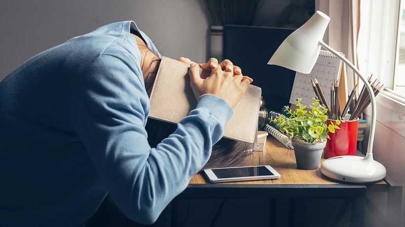 Phim đen khiến người xem trở nên chai lì cảm xúc và không hứng thú với những trải nghiệm bình thường Phim đen khiến người xem trở nên chai lì cảm xúc và không hứng thú với những trải nghiệm bình thường