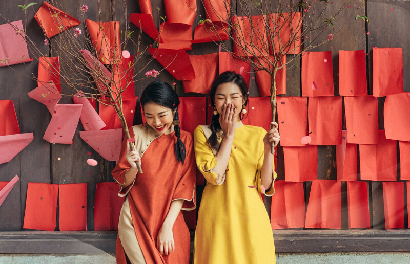 Lựa chọn trang phục màu sắc tươi sáng