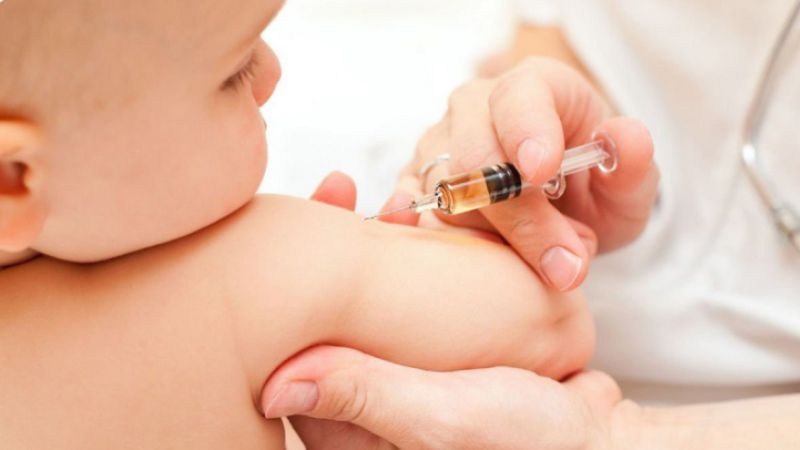 Trẻ nên được tiêm phòng vắc xin càng sớm càng tốt sau sinh