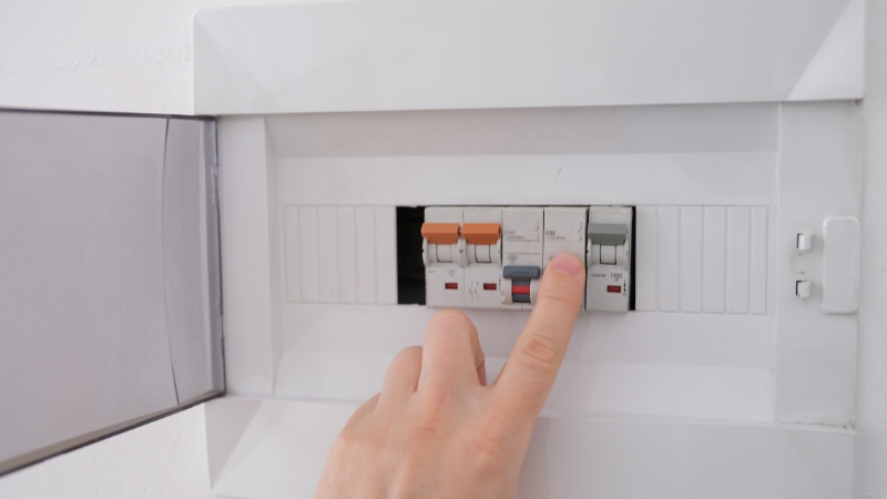 Luôn ngắt cầu dao điện Luôn ngắt cầu dao điện