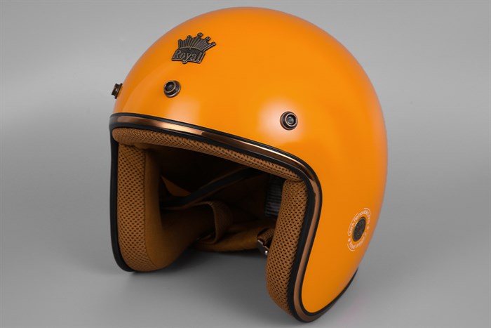 Mũ 3/4 size L Royal M20C vàng có thiết kế bao trùm vùng đầu tăng độ an toàn khi tham gia giao thông