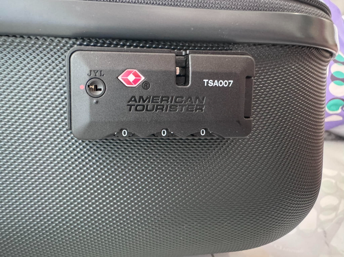 Khóa số không có nút reset yêu cầu các phương pháp dò số phức tạp hơn