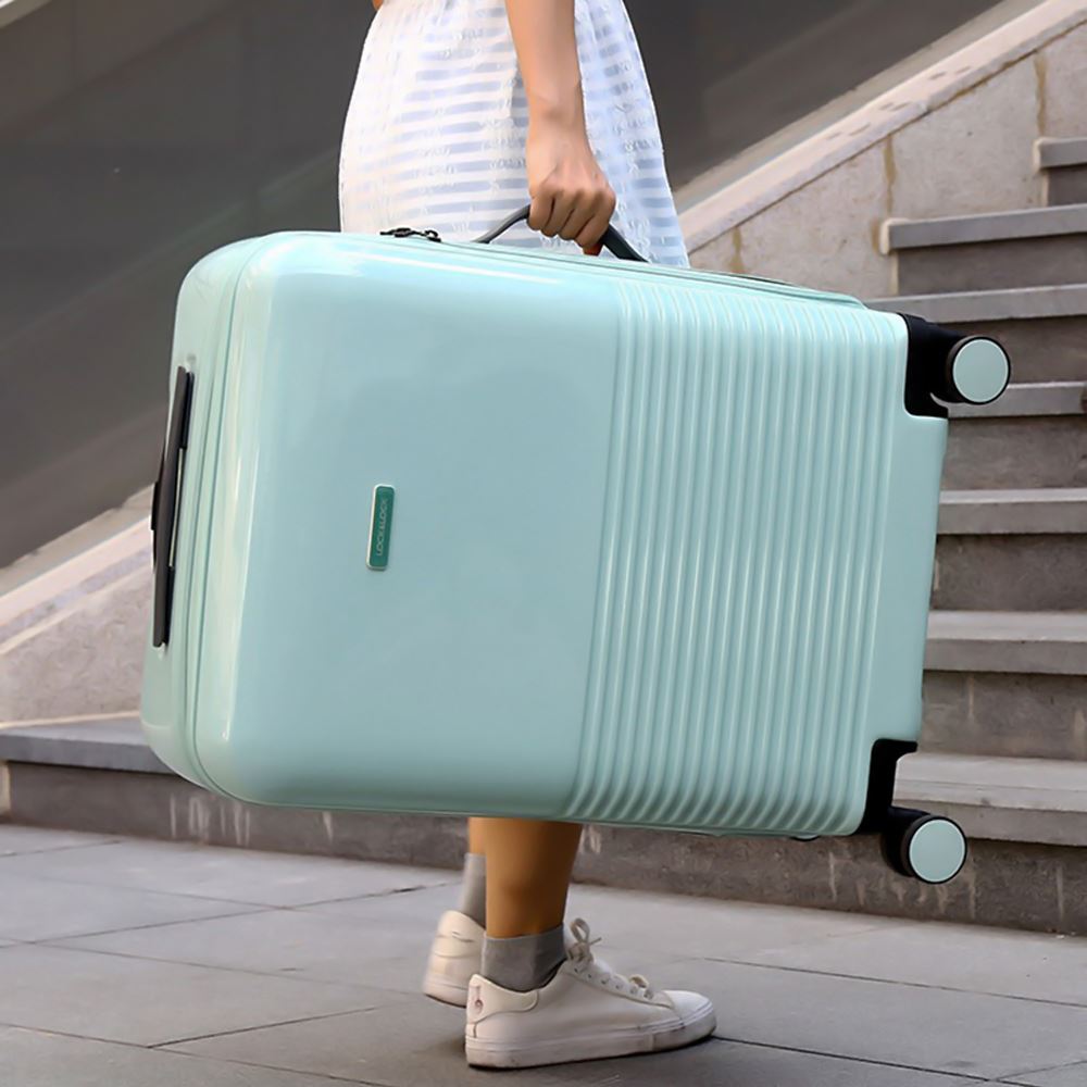 Vỗ nhẹ vào ổ khóa có thể giúp khắc phục tình trạng kẹt khóa