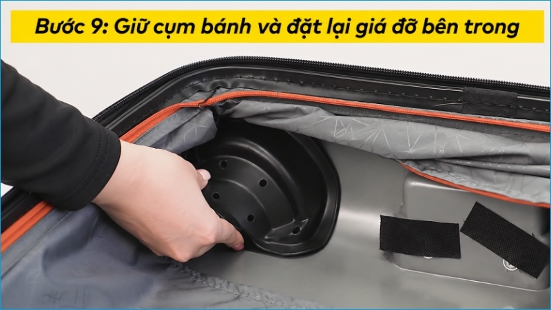 Giữ cụm bánh ổn định và căn giá đỡ bên trong trùng với các lỗ vít