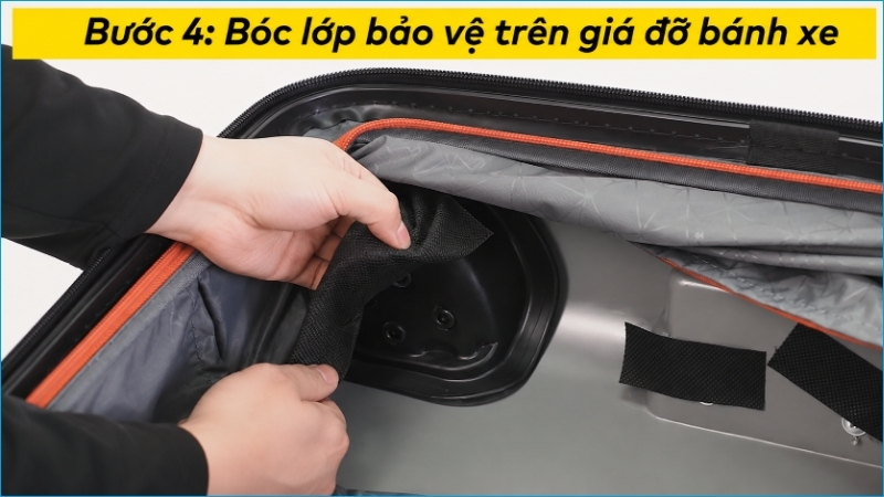 Bóc lớp bảo vệ để làm lộ giá đỡ và các vít cố định cụm bánh