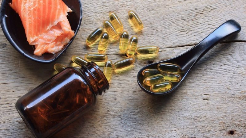 Mỗi thìa canh dầu gan cá cung cấp 2438mg EPA và DHA (kết hợp)
