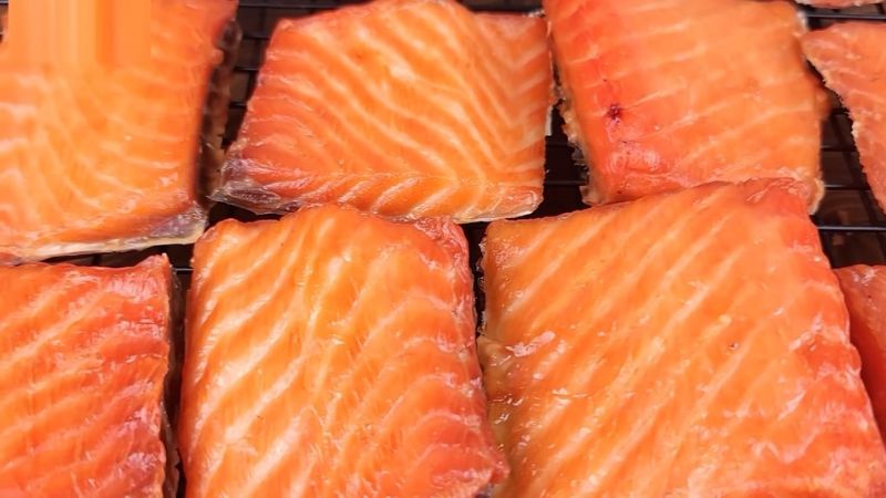 100g cá hồi cung cấp 2150 mg omega 3 (EPA và DHA)