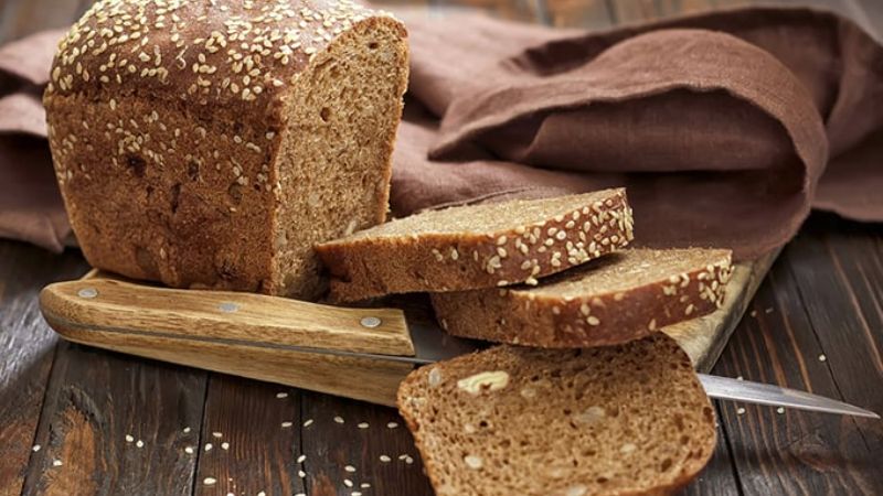 Bánh mì Ezekiel được làm từ các loại ngũ cốc và đậu đã nảy mầm