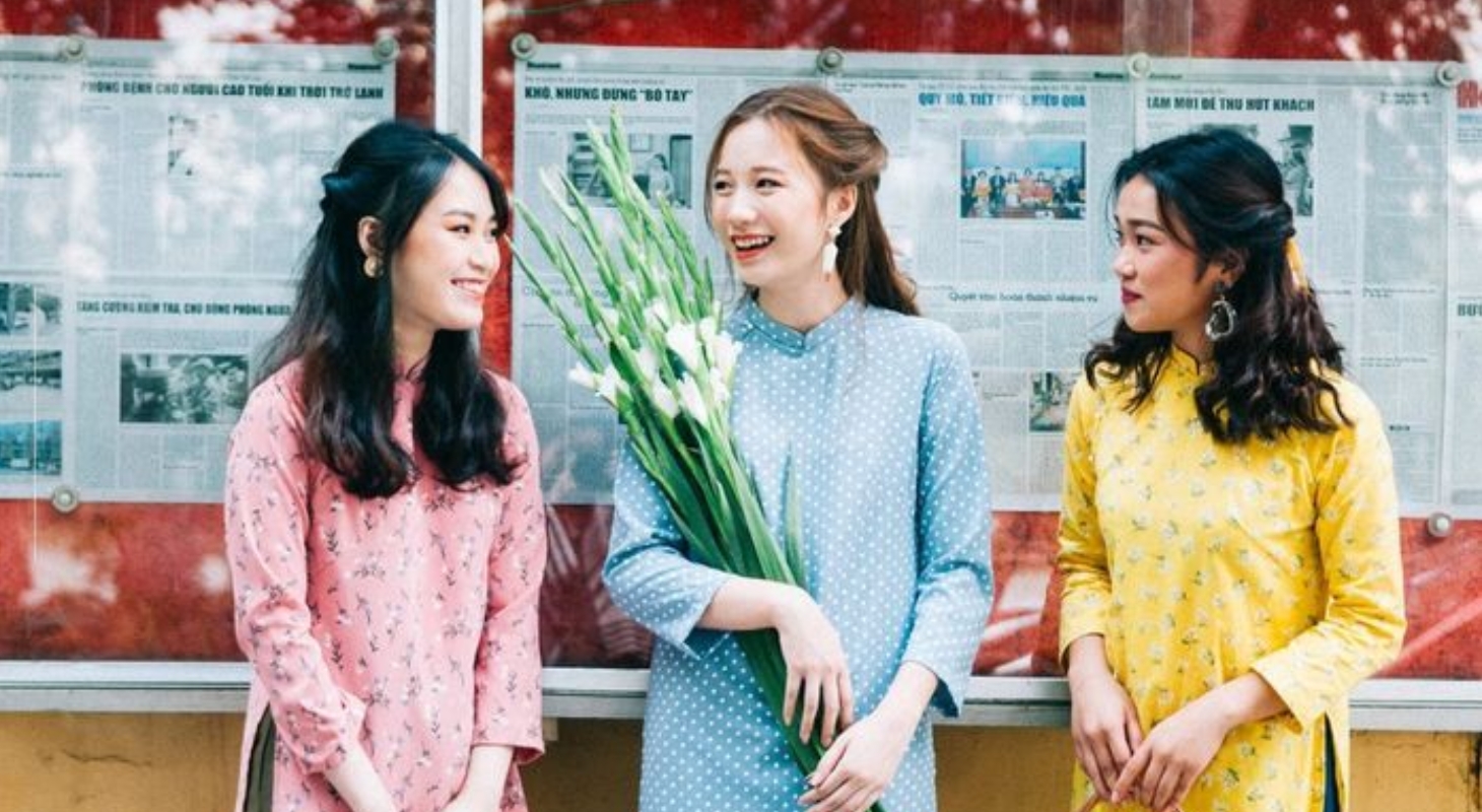 Tạo dáng áo dài với bộ 3 bạn thân