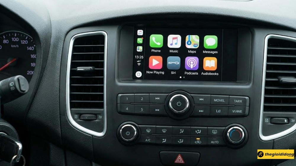 M&agrave;n h&igrave;nh của xe sẽ tự động nhận diện v&agrave; chuyển sang giao diện Apple CarPlay