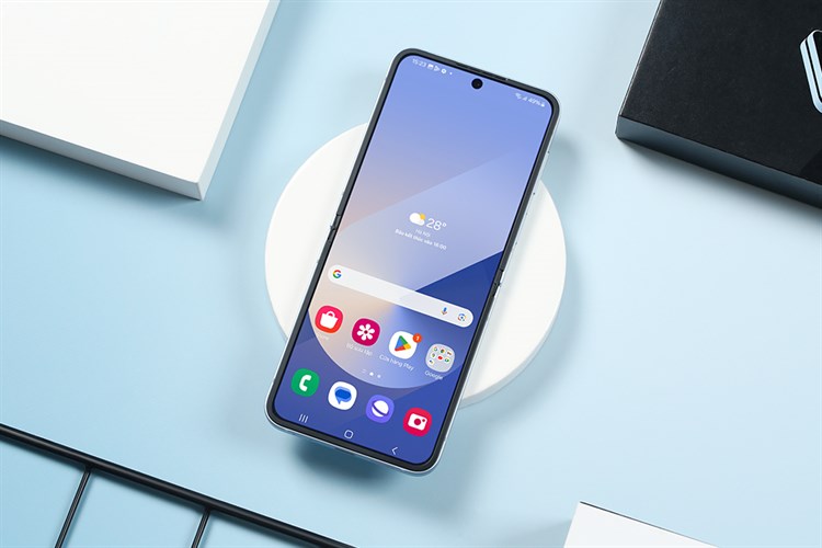 Điện thoại Samsung Galaxy Z Flip6 5G 12GB/256GB sắc sảo trên từng góc máy