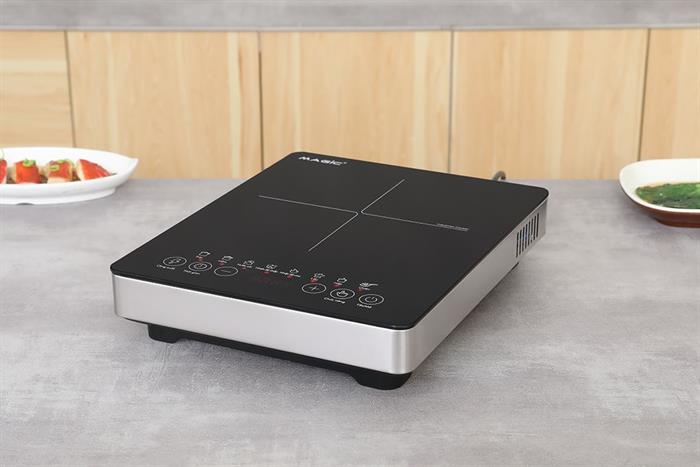 Bếp từ đơn Magic A-54 1500W điều khiển bằng bảng cảm ứng siêu nhạy, giúp bạn thao tác điều chỉnh dễ dàng