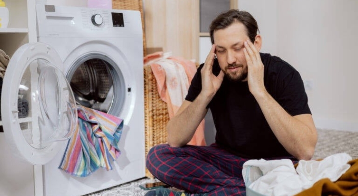 Máy sấy quần áo kêu to, rung lắc mạnh khi hoạt động