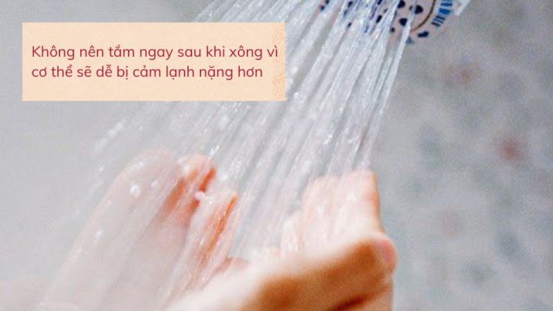 Kh&ocirc;ng n&ecirc;n tắm ngay sau khi x&ocirc;ng v&igrave; cơ thể sẽ dễ bị cảm lạnh nặng hơn