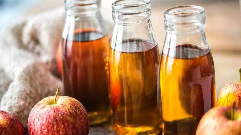 Giấm táo có tính chất kháng khuẩn mạnh, đặc biệt hiệu quả trong việc tiêu diệt vi khuẩn E. coli – một trong những tác nhân phổ biến gây ngộ độc thực phẩm và tiêu chảy