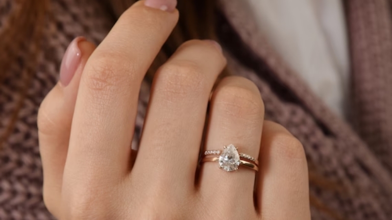 Ưu tiên nhẫn có thiết kế bo tròn, không sắc nhọn Ưu tiên nhẫn có thiết kế bo tròn, không sắc nhọn