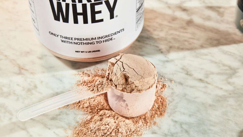 Whey protein là một trong hai loại protein chính của sữa, bên cạnh casein