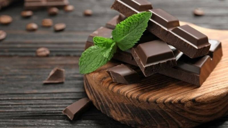 Socola đen và cacao đều chứa hàm lượng lớn flavonoid
