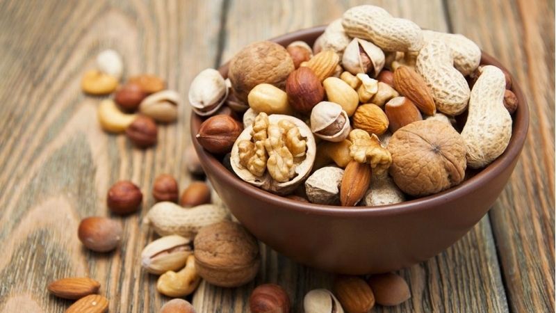 Một số loại quả hạch giàu polyphenol bao gồm óc chó, hạnh nhân, hồ đào,...
