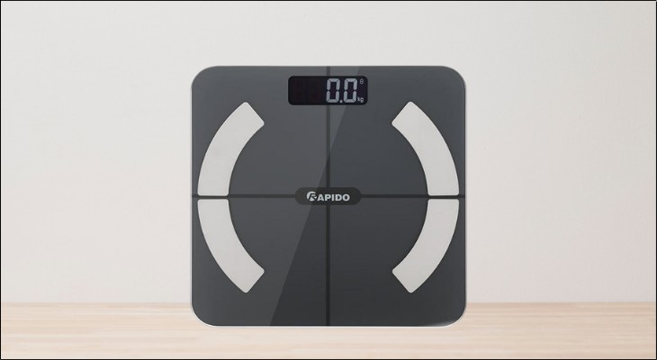 Cân sức khỏe Rapido RSB02-S với mặt kính cường lực dày đến 6 mm chịu lực tốt và an toàn khi sử dụng