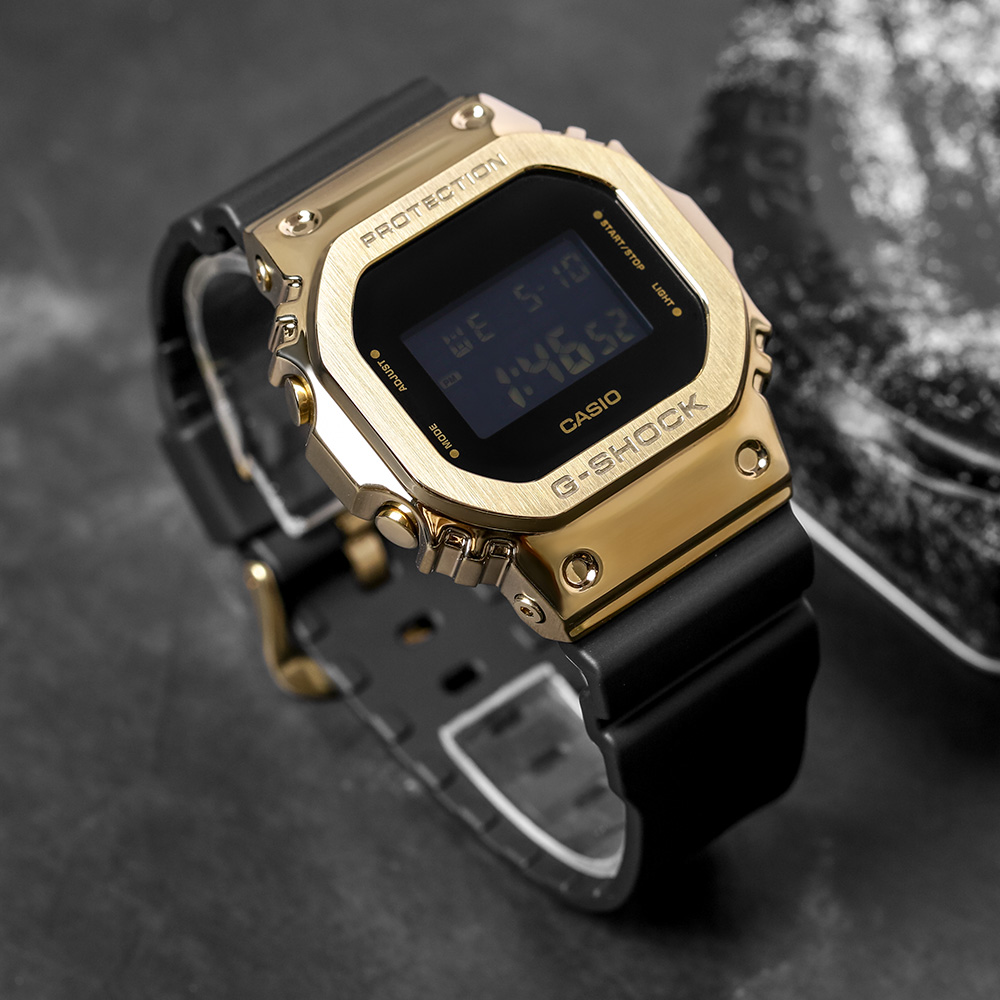 Đồng hồ G-SHOCK 5600 43.2 mm Nam GM-5600G-9DR bền bỉ, mạnh mẽ và cá tính, lựa chọn lý tưởng cho chồng hoặc bạn trai yêu sự năng động