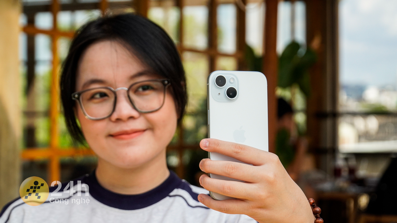 Cách chụp selfie không bị ngược chữ iPhone