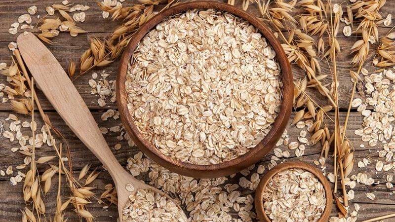 Chất xơ hòa tan có trong yến mạch giúp ngăn ngừa tình trạng táo bón