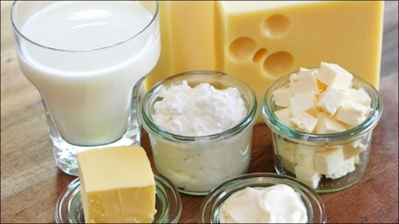 Sữa v&agrave; c&aacute;c sản phẩm từ sữa l&agrave; những t&aacute;c nh&acirc;n tiềm ẩn c&oacute; thể g&acirc;y mụn