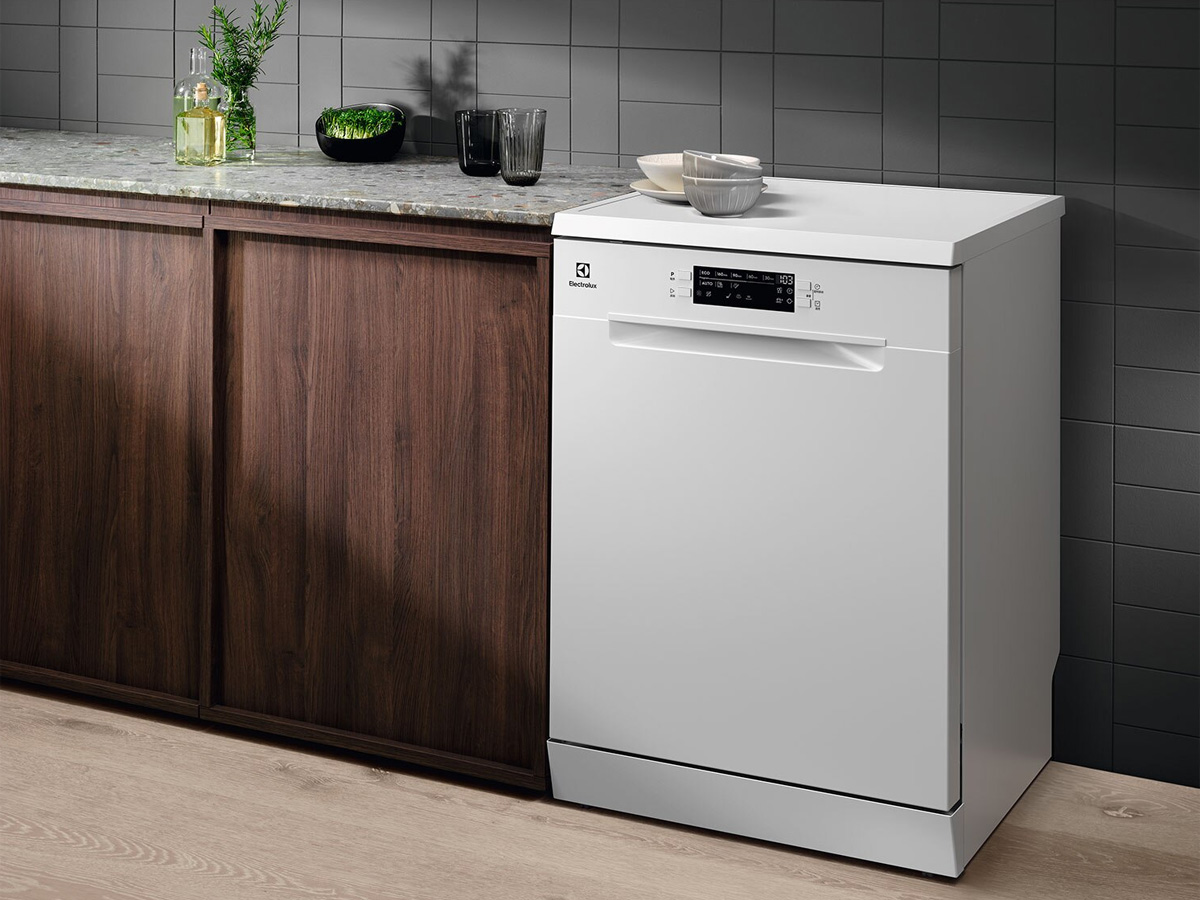 Máy rửa chén độc lập Electrolux ESA47200SW có chiều ngang - cao - sâu lần lượt là Cao 85 cm - Ngang 59.8 cm - Sâu 62.2 cm