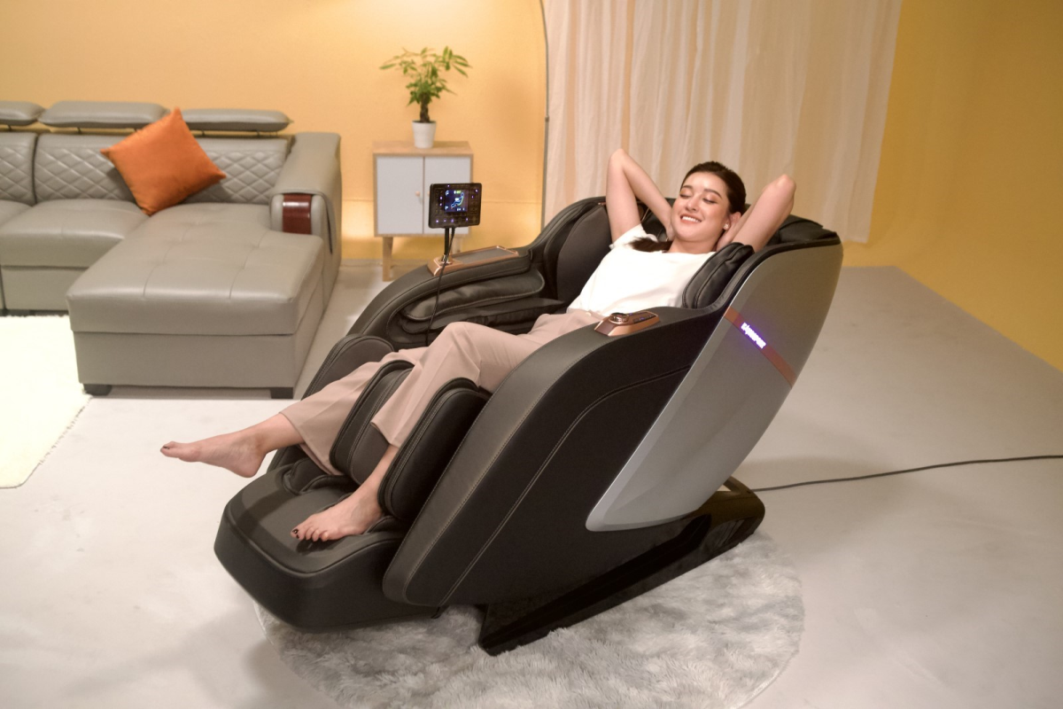 Ghế massage Kingsport có khả năng kết nối Bluetooth và Wi-Fi giúp quá trình sử dụng dễ dàng hơn