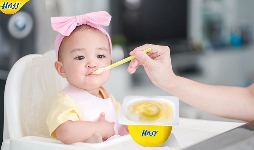 Thời điểm trẻ ăn váng sữa tốt nhất là vào các bữa ăn phụ