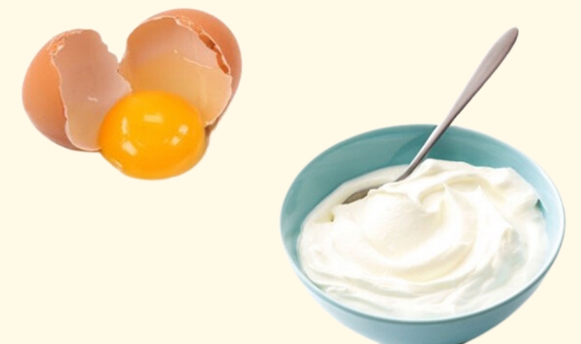 Đắp mặt nạ sữa chua không đường với trứng gà