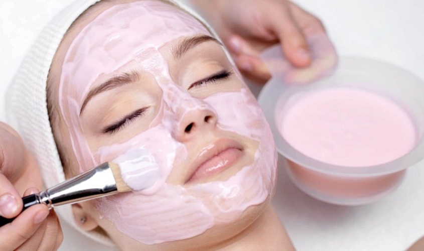 Đắp mặt nạ sữa chua không đường với đậu đỏ