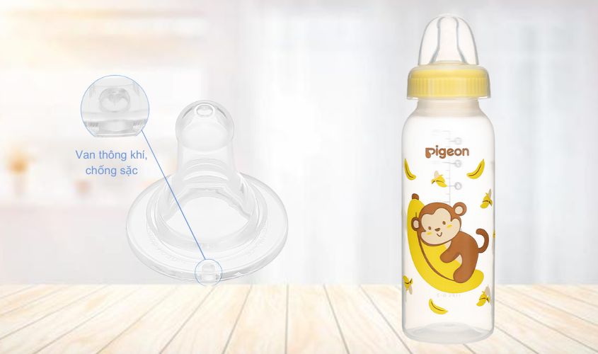 Bình sữa nhựa PP Pigeon cổ hẹp 240 ml - Hình khỉ (từ 4.5 tháng)