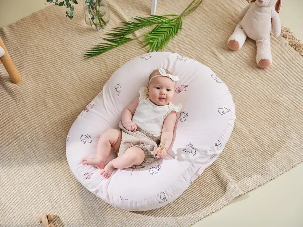 Gối chống trào ngược là gối có độ dốc giúp nâng cao phần trên cơ thể, giảm trào ngược dạ dày và cải thiện giấc ngủ.