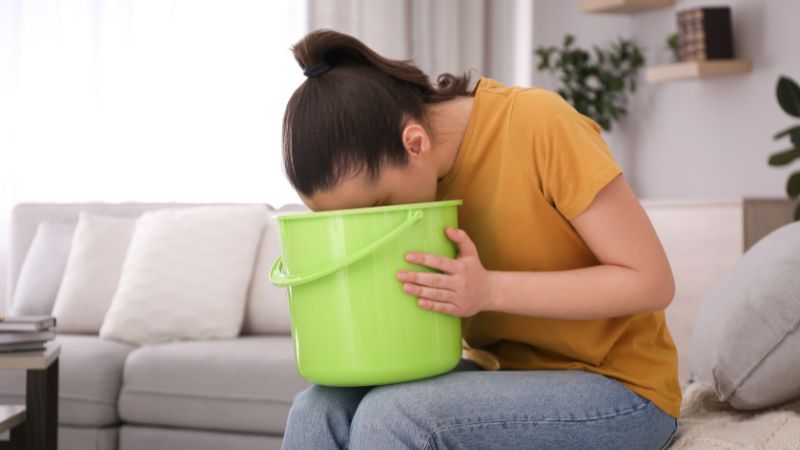 Nên uống sắt trong bữa ăn để hạn chế nôn