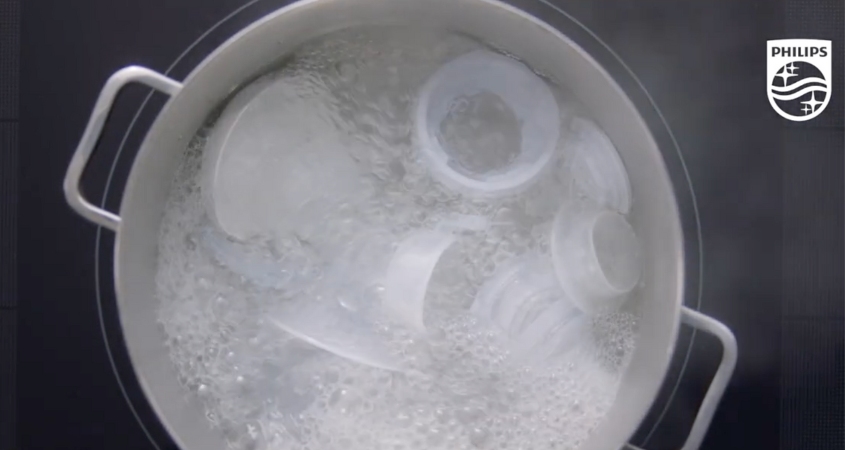 Tiệt trùng bằng cách đun sôi hoặc dùng máy tiệt trùng