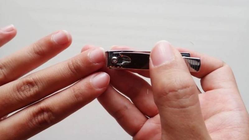 Giữ móng tay, móng chân được cắt ngắn và sạch sẽ