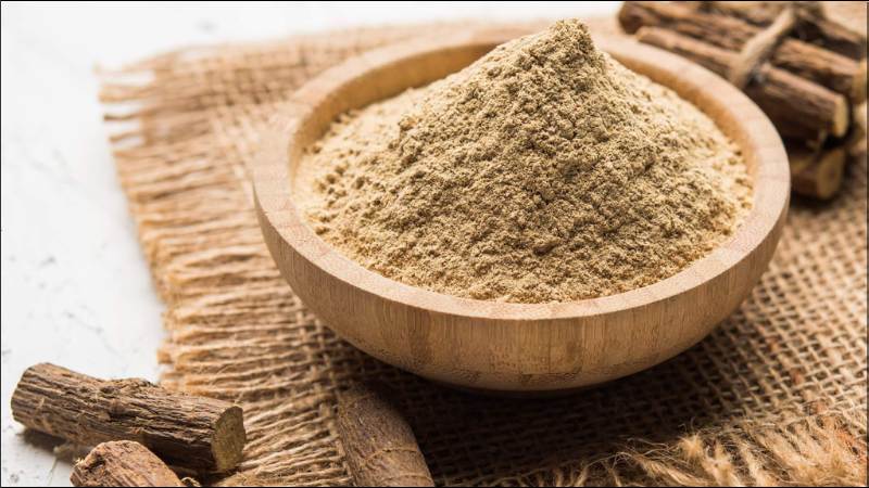 Cam thảo là một loại thảo mộc thường được sử dụng trong điều trị hắc lào