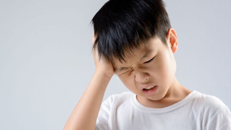 Trẻ em đau đầu dữ dội cần đến các cơ sở y tế để được thăm khám Trẻ em đau đầu dữ dội cần đến các cơ sở y tế để được thăm khám