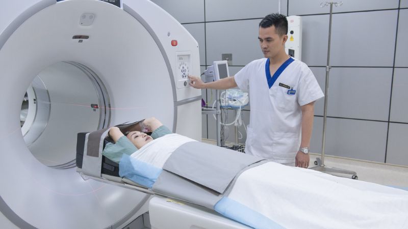 Tiến hành chụp CT Tiến hành chụp CT