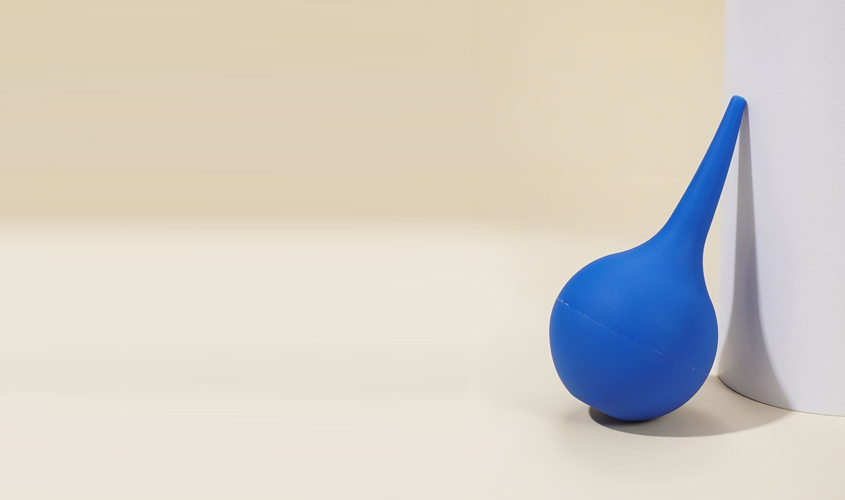 Ống tiêm bóng đèn chuyên dùng để vệ sinh tai