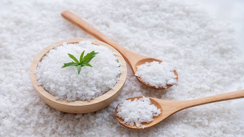 Tiêu thụ quá nhiều muối có thể làm tăng nguy cơ hình thành sỏi canxi Tiêu thụ quá nhiều muối có thể làm tăng nguy cơ hình thành sỏi canxi