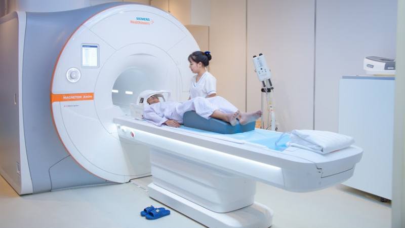 Chụp cộng hưởng từ (MRI) giúp kiểm tra tổn thương vùng dưới đồi hoặc tuyến yên Chụp cộng hưởng từ (MRI) giúp kiểm tra tổn thương vùng dưới đồi hoặc tuyến yên