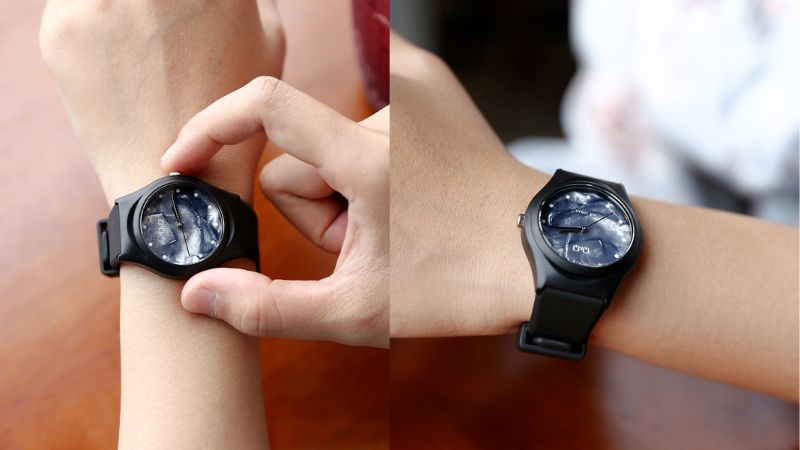 Khung viền và dây đeo làm từ nhựa cao cấp Khung viền và dây đeo làm từ nhựa cao cấp