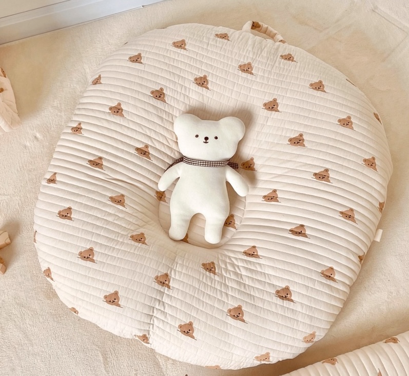 Gối chống trào ngược Bessla 65x65x20 cm - Gấu nghiêng mặt (0 - 12 tháng)