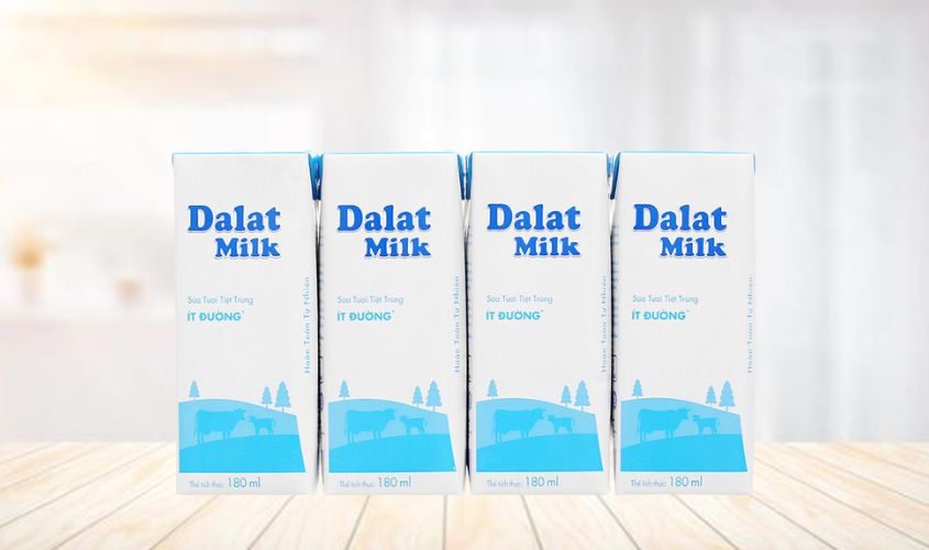 Lốc 4 hộp sữa tươi tiệt trùng Dalat Milk ít đường 180 ml