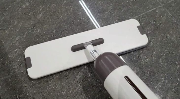 Cây lau nhà Lock&Lock ETM472 với thân cây lau làm bằng inox