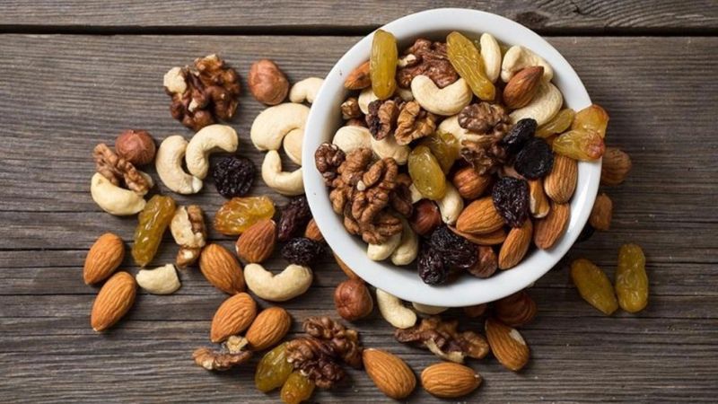 Quả hạch và hạt giàu kẽm giúp duy trì tuyến giáp khỏe mạnh